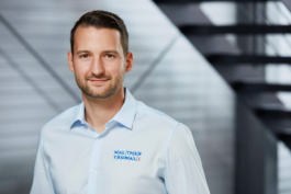 Mitarbeiterportrait der Firma Walther Trowal aus Haan. Mitarbeiter*in posiert als Ansprechpartner vor einem kühlen, modernen Hintergrund.